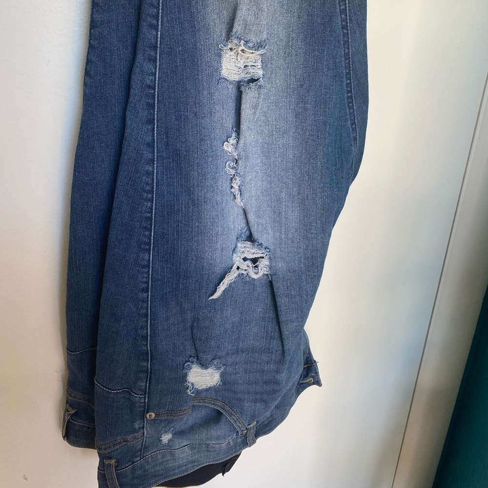Torrid bombshell skinny jeans with distressed look